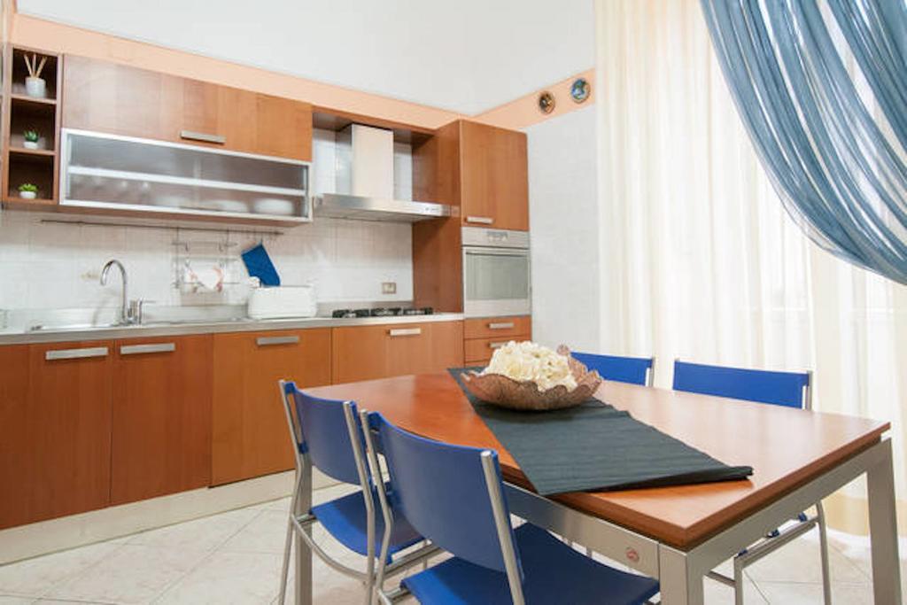 Turenum Apartment Trani Exterior photo